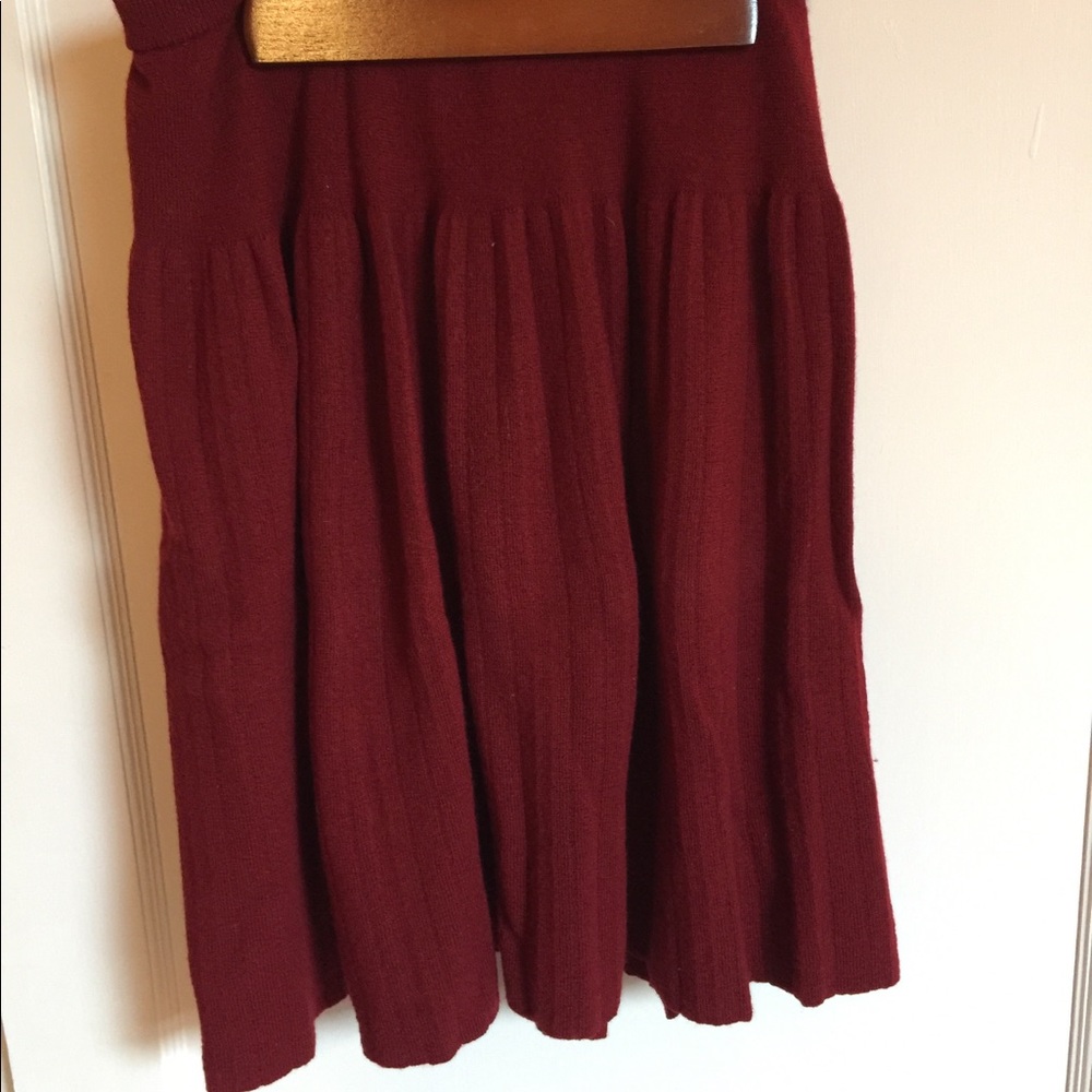Wool pleated skirt.